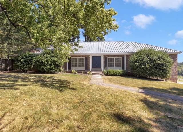 Property at 312 Parkway Dr, Dickson, TN 37055, 4 beds, 3 baths