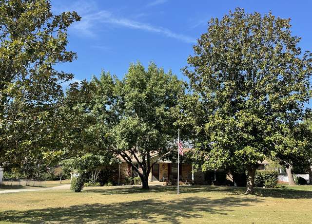 Property at 113 Briarwood Dr, Greenbrier, TN 37073, 4 beds, 2 baths