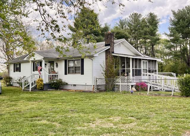 Property at 1112 Cumberland St, Decherd, TN 37324, 3 beds, 2 baths