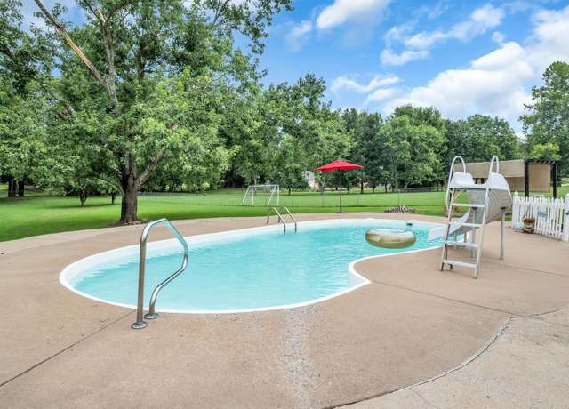 Property at 2712 Long Hollow Pike, Hendersonville, TN 37075, 4 beds, 3 baths