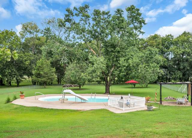 Property at 2712 Long Hollow Pike, Hendersonville, TN 37075, 4 beds, 3 baths