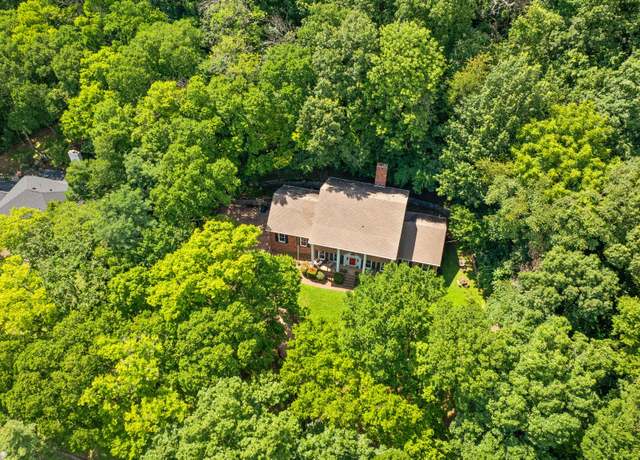 Property at 5621 Hillview Dr, Brentwood, TN 37027, 5 beds, 3.5 baths