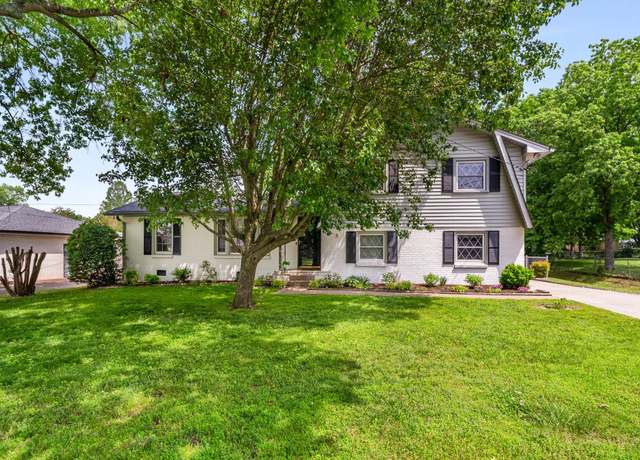 Property at 7438 Bridle Dr, Nashville, TN 37221, 3 beds, 3 baths