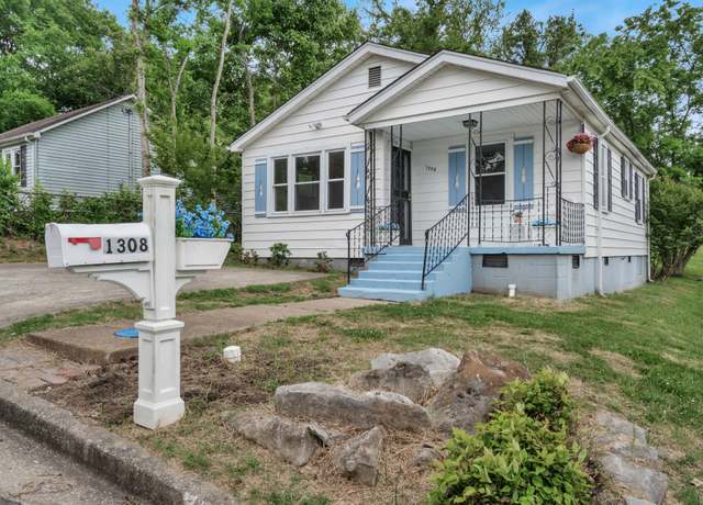 Property at 1308 Cedar St, Clarksville, TN 37040, 3 beds, 1 bath