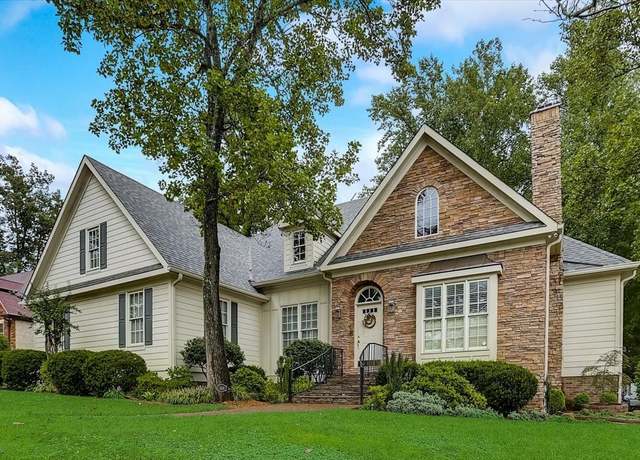 Property at 824 Salisbury Way, Clarksville, TN 37043, 4 beds, 3.5 baths