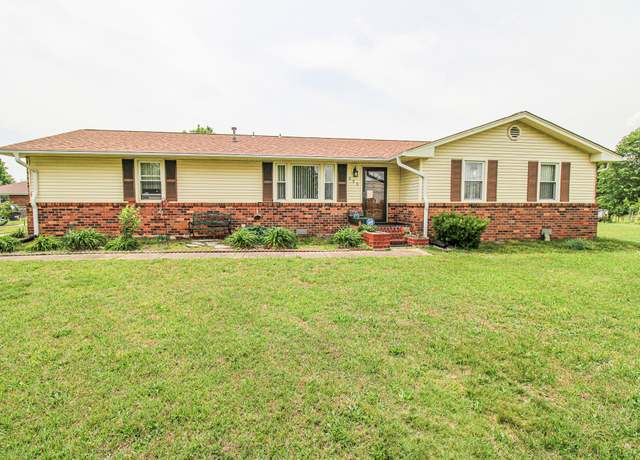 Property at 222 Cunningham Ln, Clarksville, TN 37042, 3 beds, 1.5 baths
