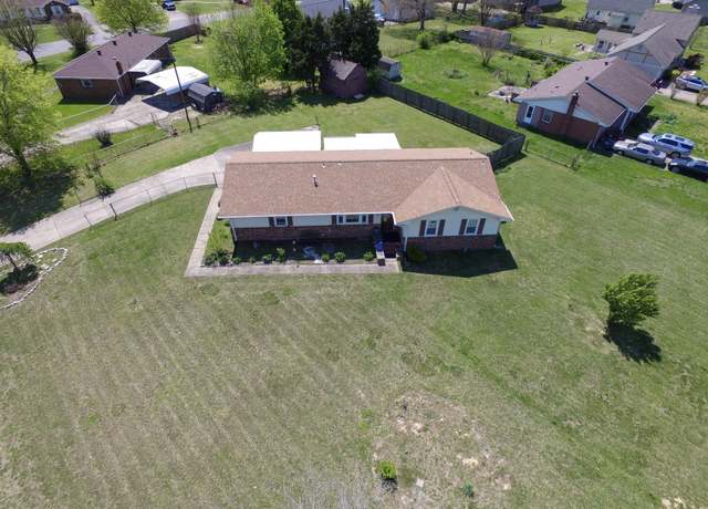 Property at 222 Cunningham Ln, Clarksville, TN 37042, 3 beds, 1.5 baths