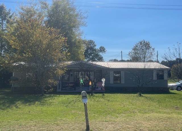 Property at 220 W 4th Ave, Hohenwald, TN 38462, 3 beds, 2 baths