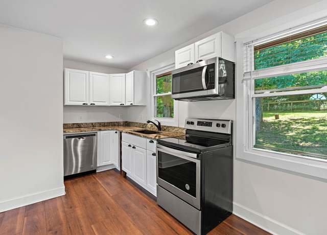 Property at 4183 Farmview Dr, Nashville, TN 37218, 3 beds, 2 baths
