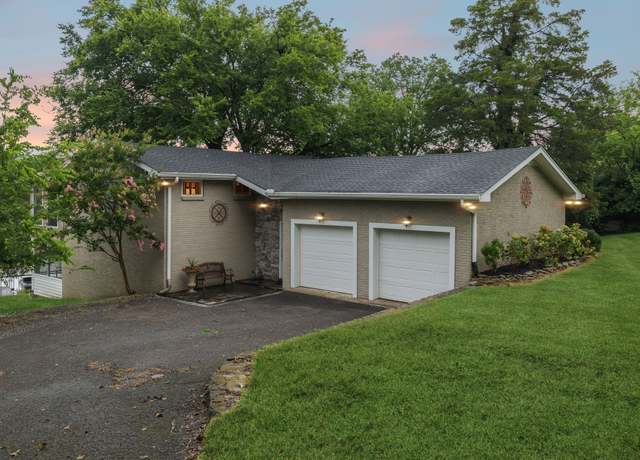 Property at 109 Shore Hill Cir, Hendersonville, TN 37075, 3 beds, 2 baths