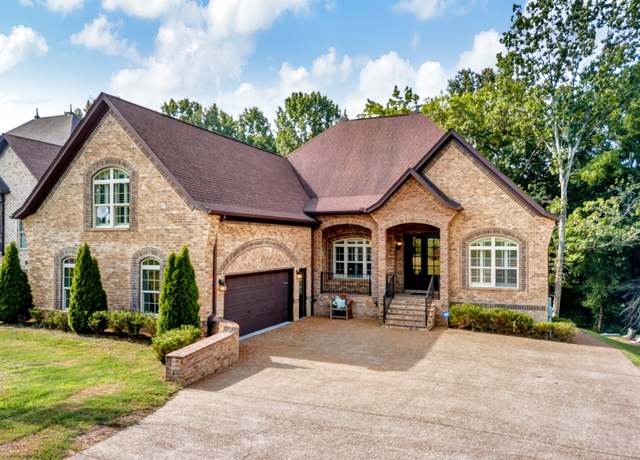 Property at 943 Lake Park Dr, Gallatin, TN 37066, 5 beds, 3 baths