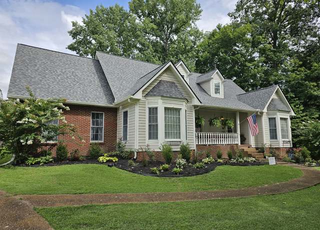 Property at 1104 Golf Course Ln, Ashland City, TN 37015, 3 beds, 3.5 baths
