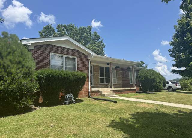 Property at 625 College Ave E, Carthage, TN 37030, 3 beds, 2 baths