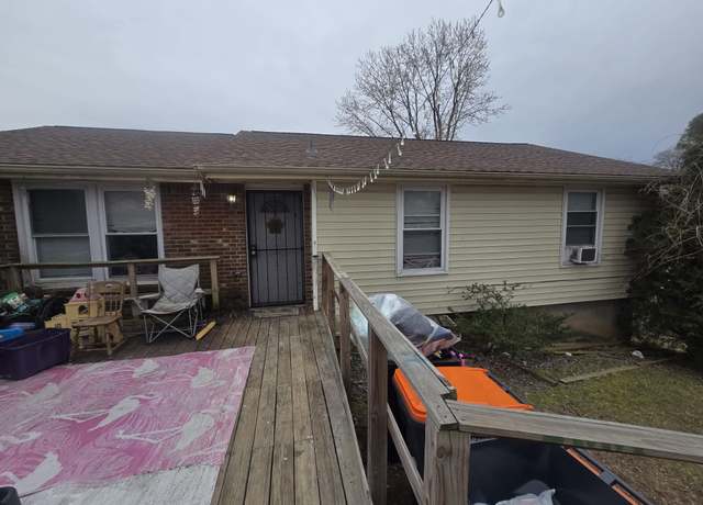 Property at 102 Winston Ct, Clarksville, TN 37042, 5 beds, 2 baths