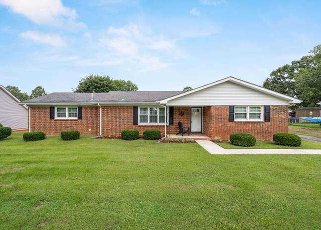 Property at 206 Moss Dr, Mcminnville, TN 37110, 3 beds, 2 baths