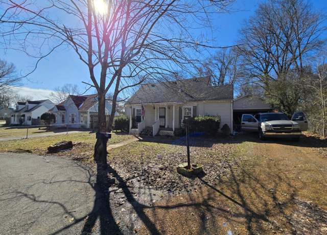Property at 966 Greenwood Ct, Clarksville, TN 37040, 3 beds, 2 baths