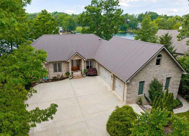 Property at 199 Markham Ln, Crossville, TN 38558, 3 beds, 4 baths