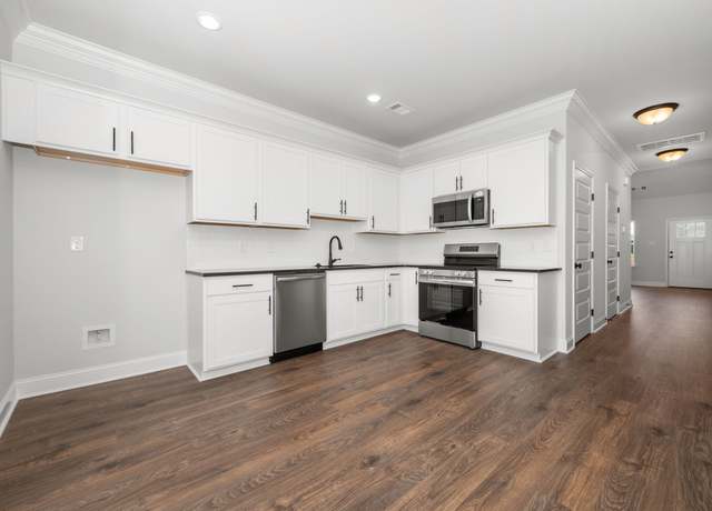 Property at 512 Rohan Dr, Murfreesboro, TN 37129, 4 beds, 2.5 baths