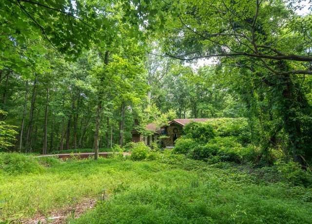 Property at 1050 Barnes Cir, Kingston Springs, TN 37082, 3 beds, 2 baths