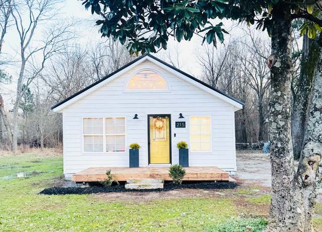 Property at 215 W College St, Bradford, TN 38316, 3 beds, 1 bath