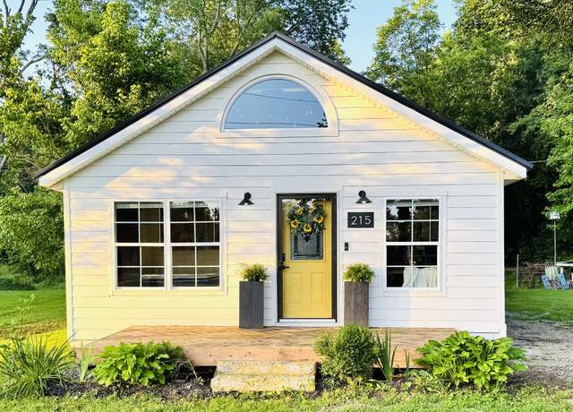 Property at 215 W College St, Bradford, TN 38316, 3 beds, 1 bath