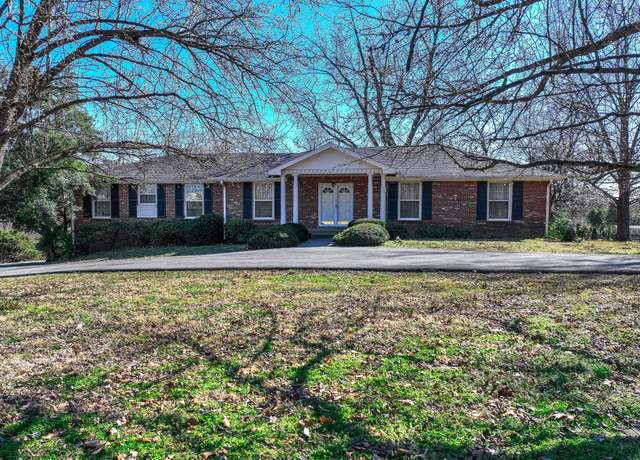 Property at 7015 Wilson Pike Cir, Brentwood, TN 37027, 3 beds, 2.5 baths