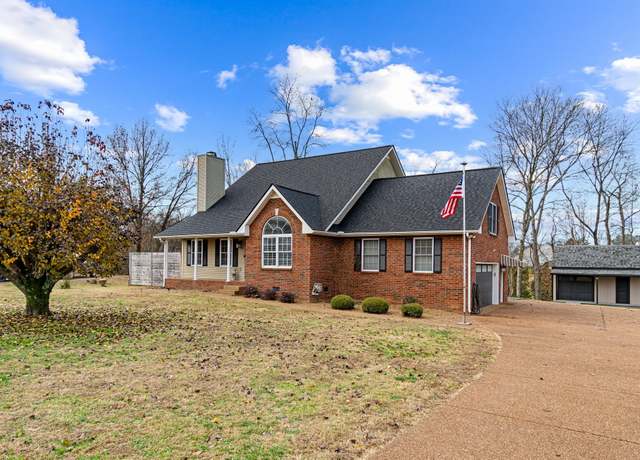 Property at 140 Covington Bnd, White House, TN 37188, 3 beds, 2.5 baths
