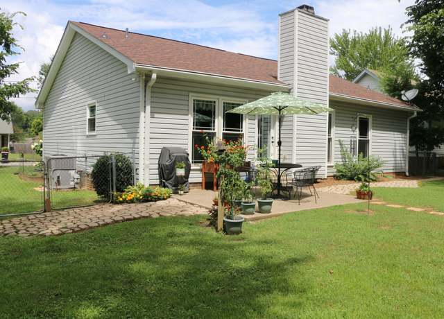 Property at 231 Kathleen Ct, Clarksville, TN 37043, 3 beds, 2 baths