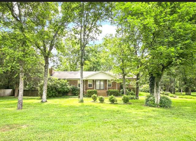 Property at 607 Clifton Dr, Goodlettsville, TN 37072, 3 beds, 3 baths