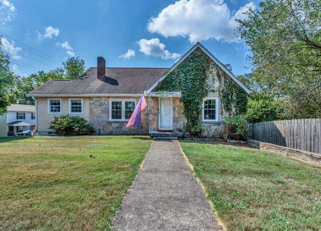 Property at 320 8th Ave, Columbia, TN 38401, 3 beds, 1.5 baths