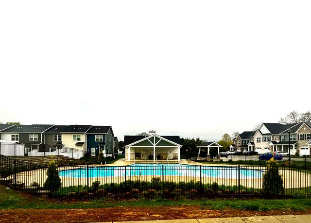 Property at 305 Victoria Dr, Lebanon, TN 37090, 3 beds, 2.5 baths