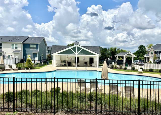 Property at 305 Victoria Dr, Lebanon, TN 37090, 3 beds, 2.5 baths
