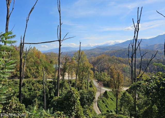 Property at 639 Kristis Pl, Gatlinburg, TN 37738