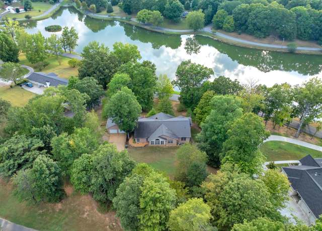 Property at 300 East Lake Dr, Dickson, TN 37055, 3 beds, 3 baths