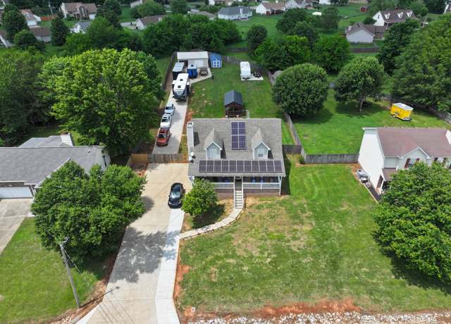 Property at 3694 Gracelawn Dr, Clarksville, TN 37040, 3 beds, 2.5 baths