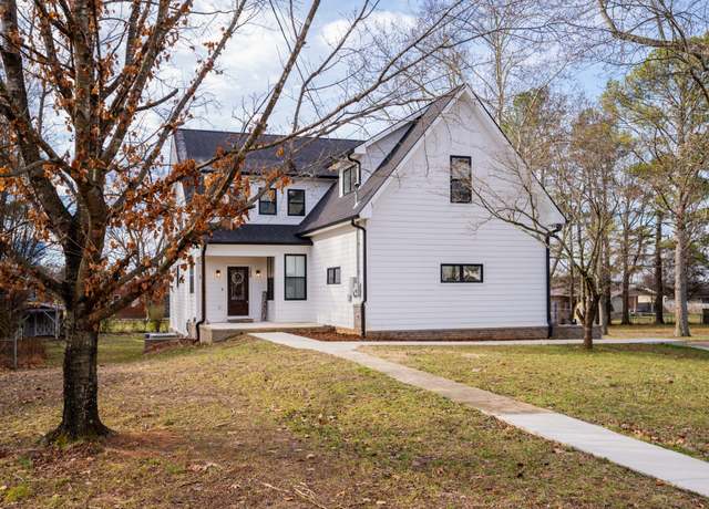 Property at 200 Blue Ribbon Pkwy, Shelbyville, TN 37160, 5 beds, 3.5 baths
