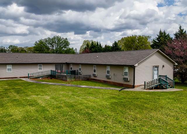 Property at 328 Cumberland St W, Cowan, TN 37318, 4 beds