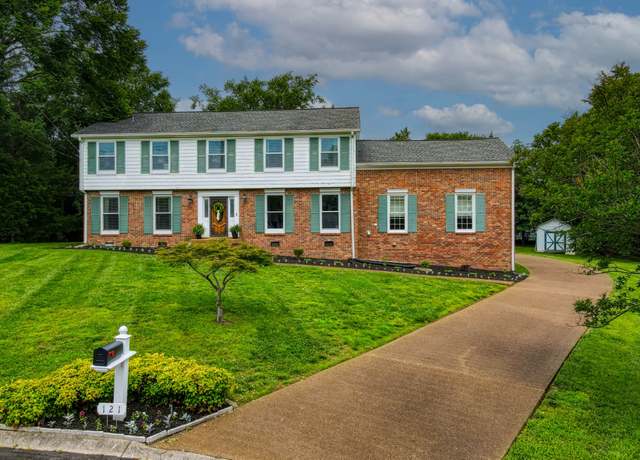 Property at 121 E Ervin Dr, Hendersonville, TN 37075, 4 beds, 3.5 baths