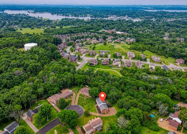 Property at 121 E Ervin Dr, Hendersonville, TN 37075, 4 beds, 3.5 baths