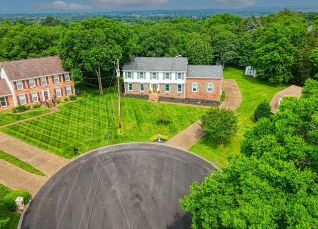 Property at 121 E Ervin Dr, Hendersonville, TN 37075, 4 beds, 3.5 baths