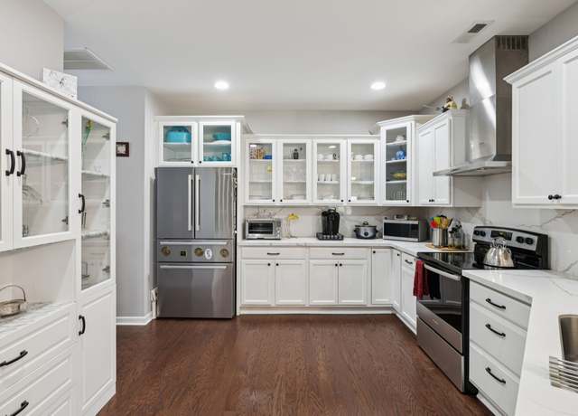 Property at 2462 Bridgeway St, Murfreesboro, TN 37128, 4 beds, 3 baths