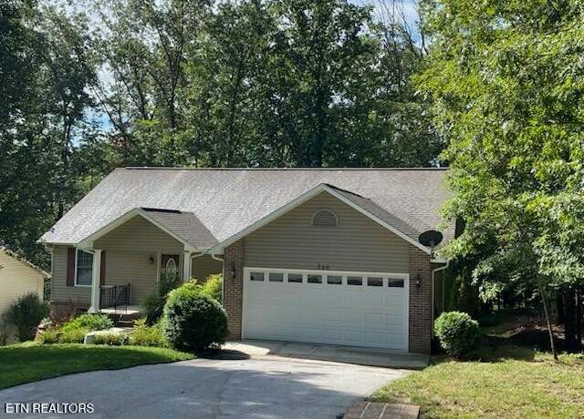 Property at 348 Lakeview Dr, Crossville, TN 38558, 3 beds, 2 baths