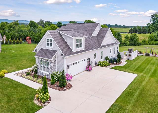 Property at 93 Stone Creek Blvd, Mcminnville, TN 37110, 4 beds, 3.5 baths