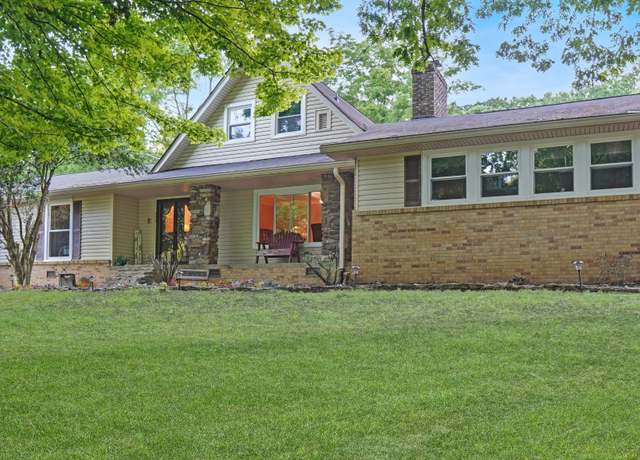 Property at 524 Indian Lake Rd, Hendersonville, TN 37075, 4 beds, 3 baths