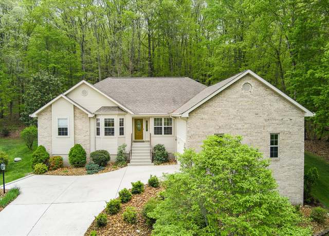 Property at 44 Chelteham Ln, Crossville, TN 38558, 3 beds, 2 baths