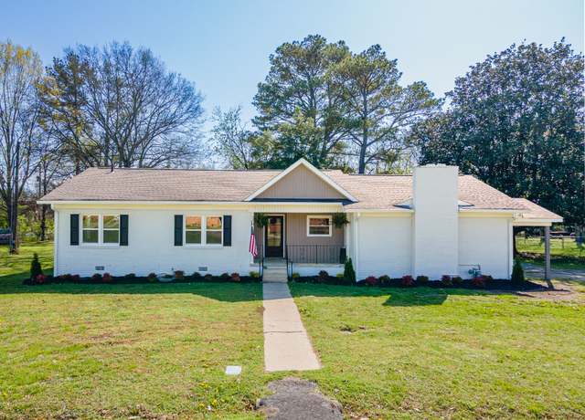 Property at 1010 Bagley Dr, Fayetteville, TN 37334, 3 beds, 2 baths