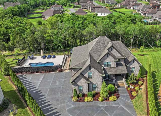 Property at 2900 Carisbrooke Dr, Mount Juliet, TN 37122, 4 beds, 4.5 baths