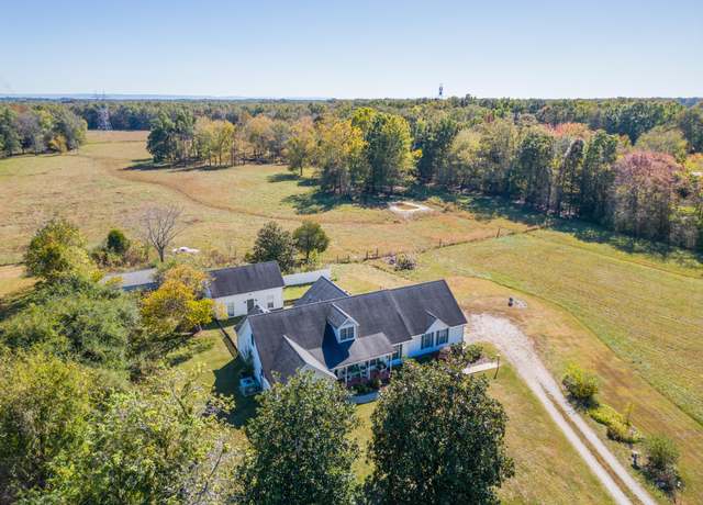 Property at 2119 W Lincoln St, Tullahoma, TN 37388, 3 beds, 3 baths