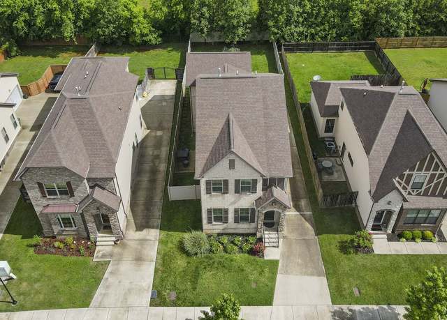 Property at 1569 Brockton Ln, Nashville, TN 37221, 3 beds, 3.5 baths