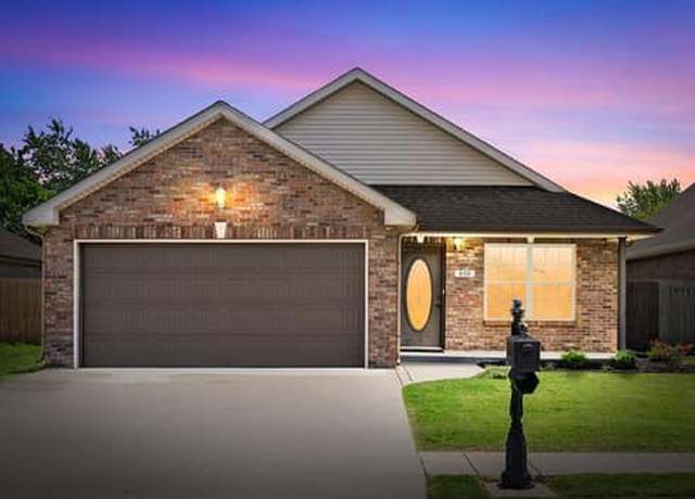Property at 950 Culverson Ct, Clarksville, TN 37040, 3 beds, 2 baths